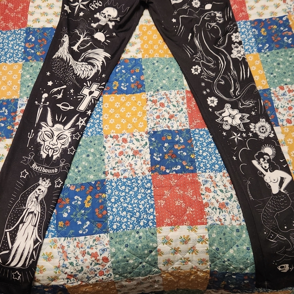 Too Fast Black and White Graphic Womens Leggings